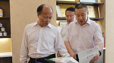 內蒙古自治區(qū)政協(xié)黨組書記、主席李秀領考察、調研我公司
