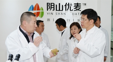 內蒙古自治區(qū)政府副主席黃志強考察、調研我公司